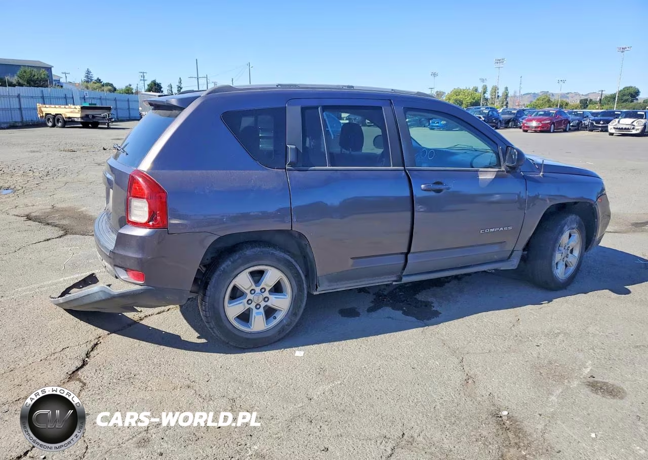2015 Jeep Compass Sport VIN:1C4NJCBA0FD313304 - 3