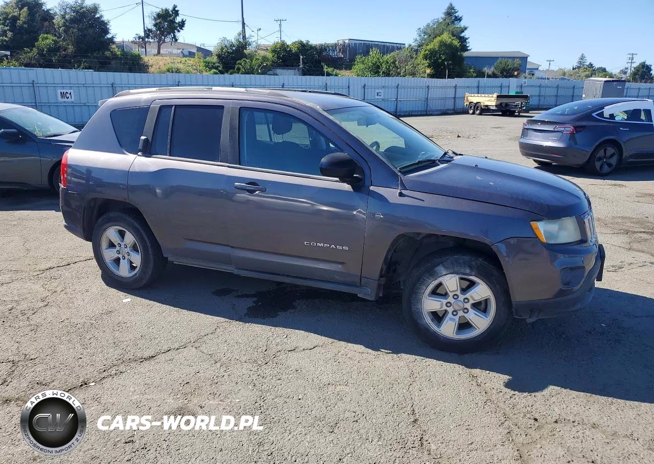 2015 Jeep Compass Sport VIN:1C4NJCBA0FD313304 - 4