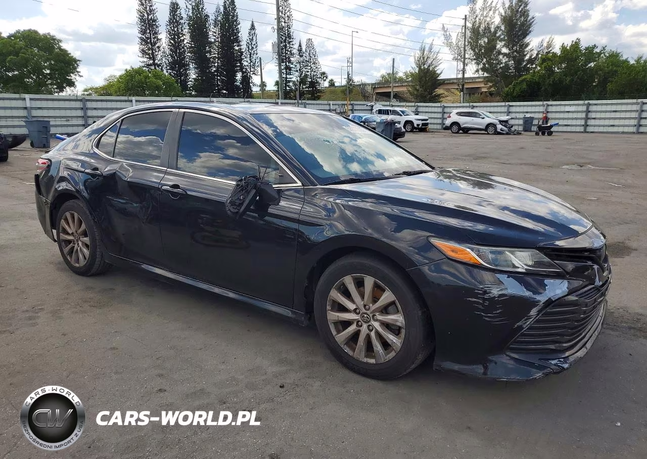 2019 Toyota Camry Le VIN:4T1B11HK6KU196910 - 4