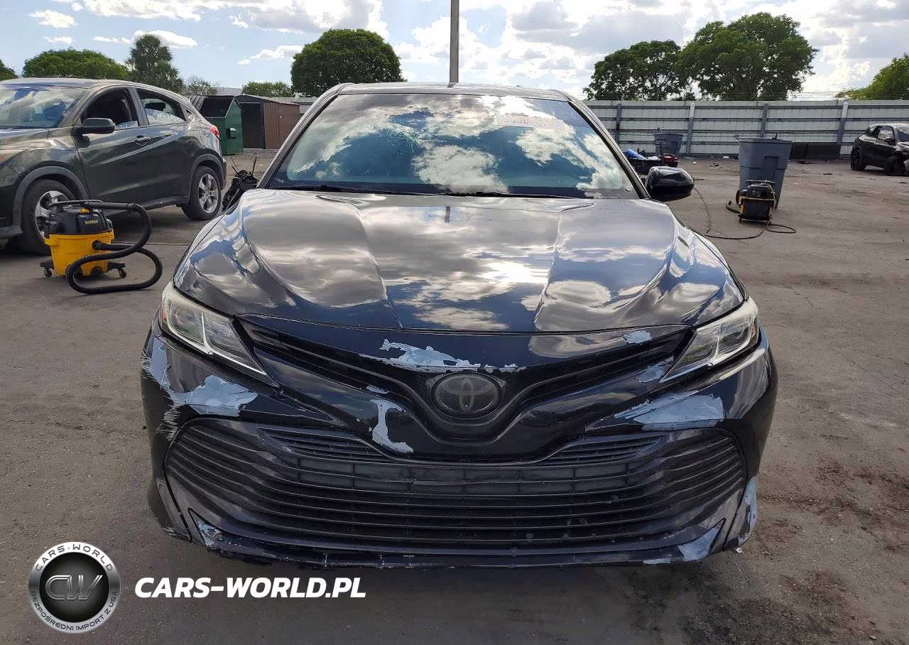 2019 Toyota Camry Le VIN:4T1B11HK6KU196910 - 5