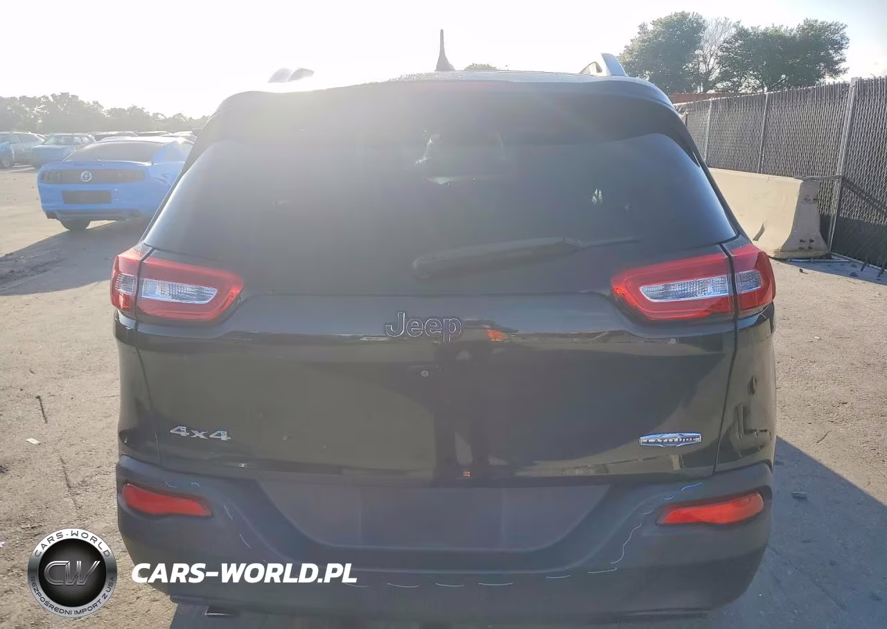 2015 Jeep Cherokee Latitude VIN:1C4PJMCB4FW715224 - 6