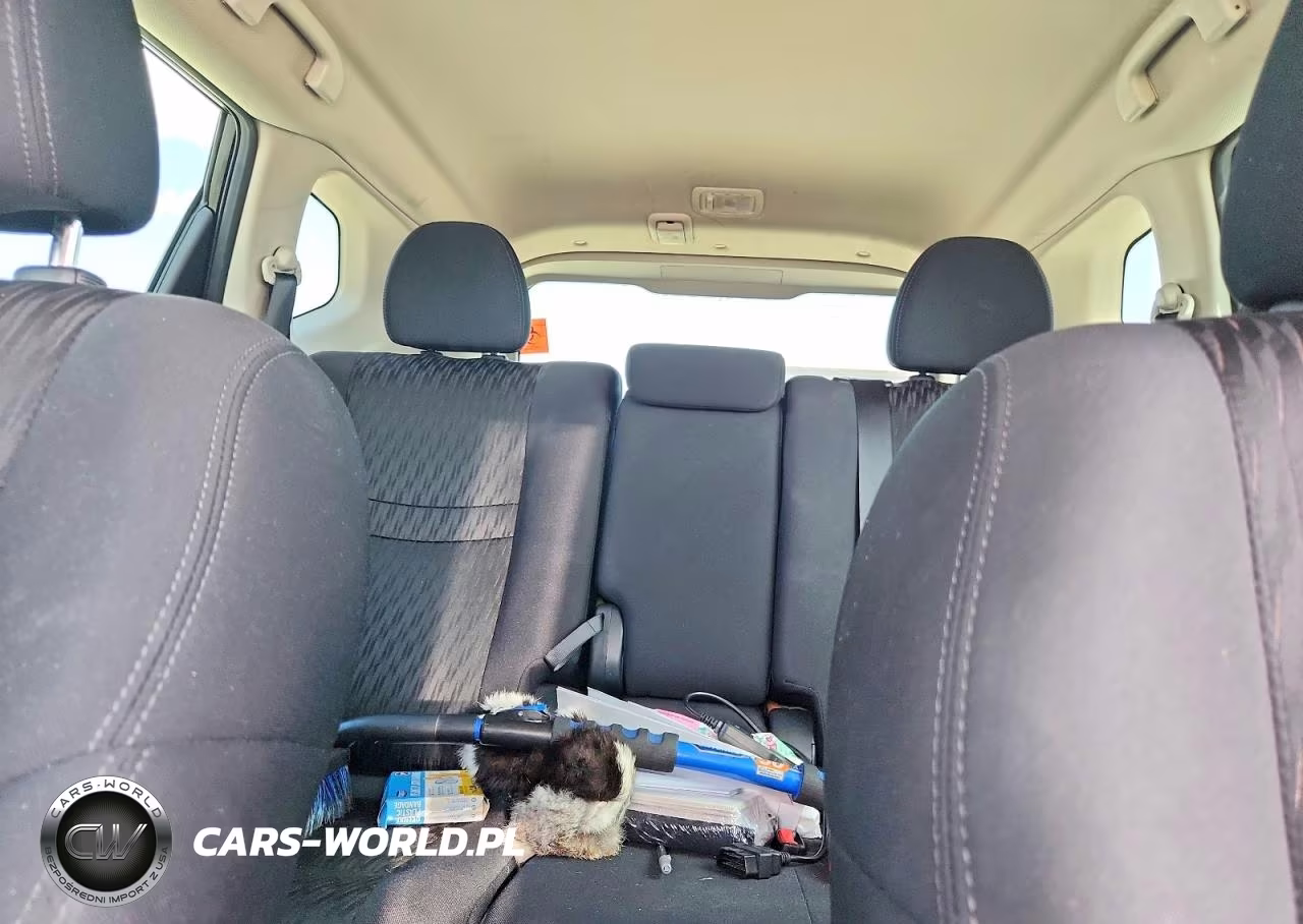 2019 Nissan Rogue S VIN:5N1AT2MV9KC829711 - 10