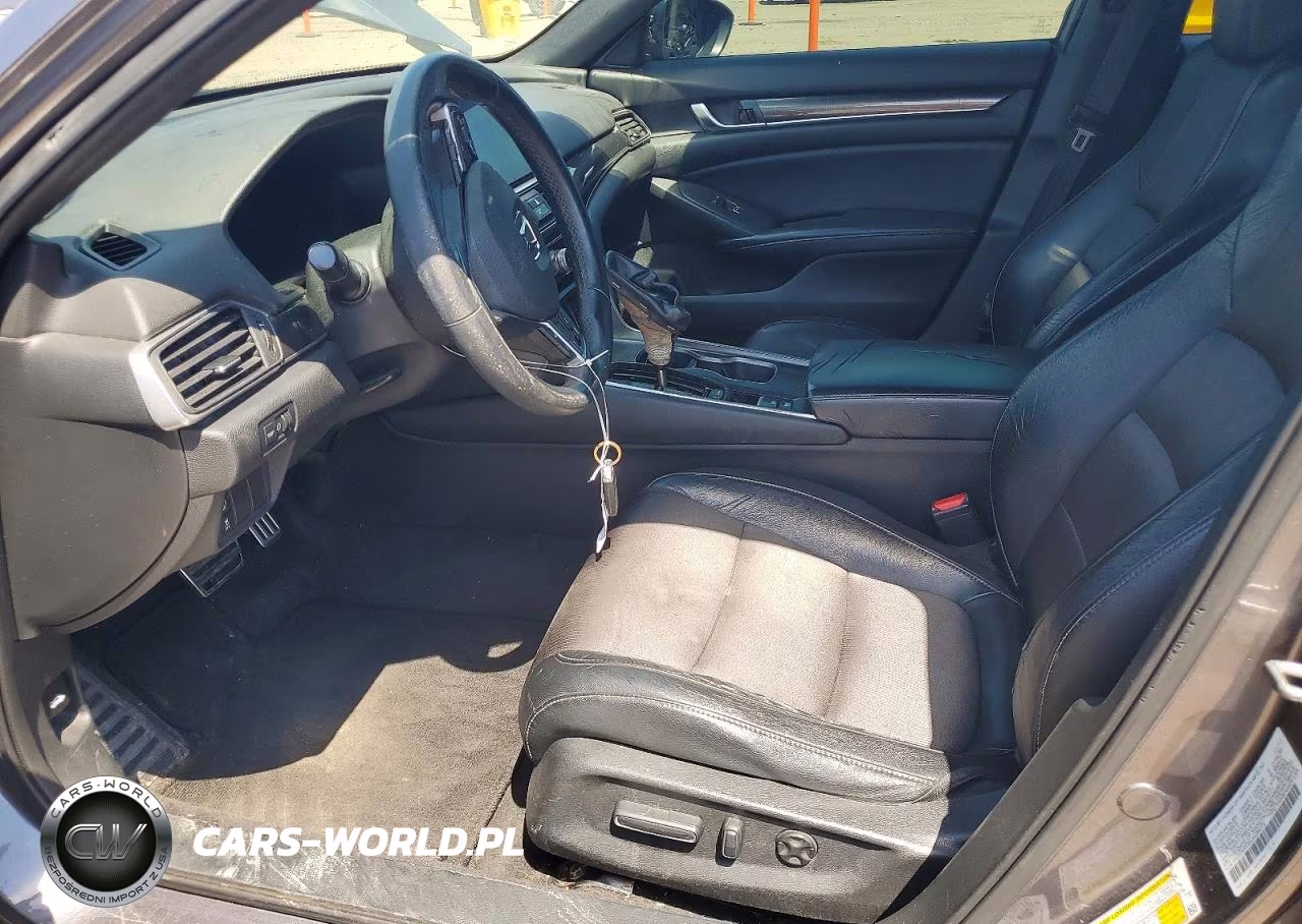 2018 Honda Accord Sport VIN:1HGCV1F3XJA056272 - 7