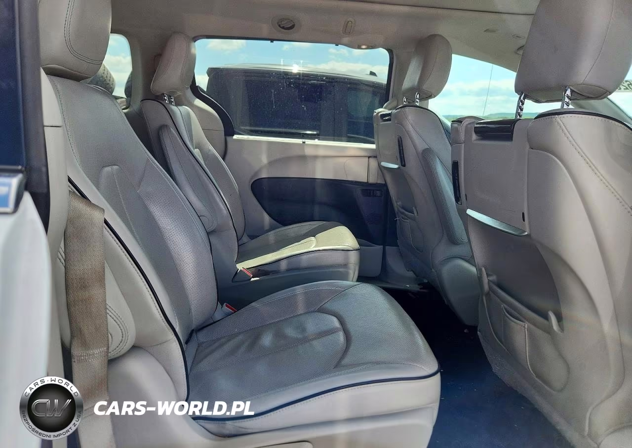 2018 Chrysler Pacifica Hybrid Limited VIN:2C4RC1N75JR169349 - 11