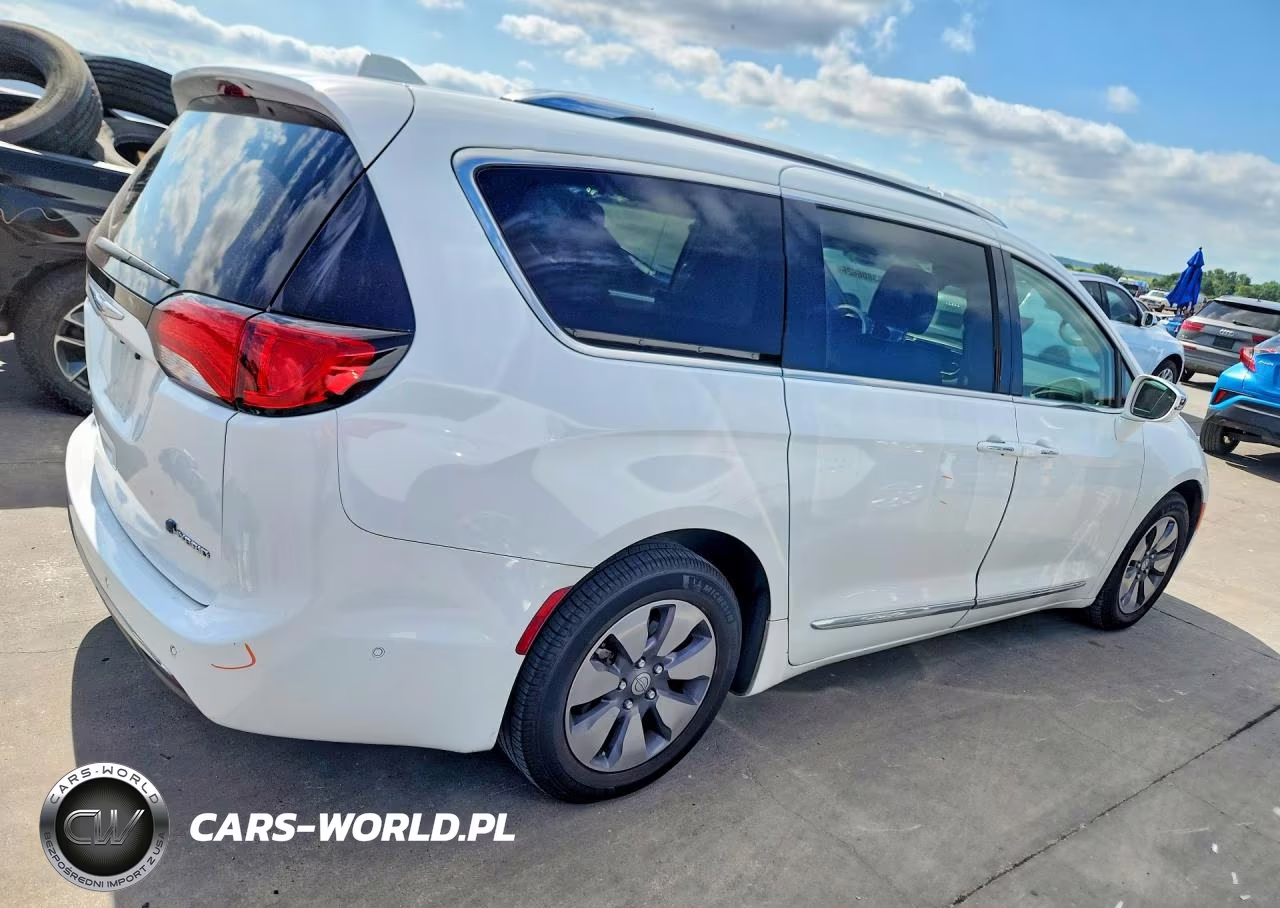 2018 Chrysler Pacifica Hybrid Limited VIN:2C4RC1N75JR169349 - 3