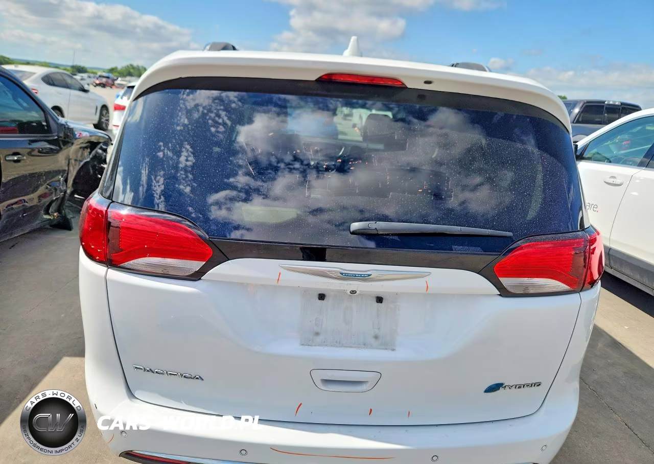 2018 Chrysler Pacifica Hybrid Limited VIN:2C4RC1N75JR169349 - 6