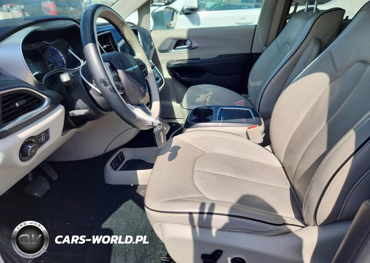 2018 Chrysler Pacifica Hybrid Limited VIN:2C4RC1N75JR169349 - 7