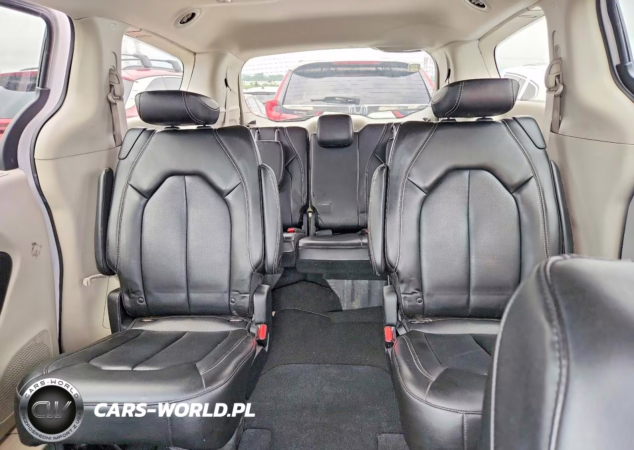 2023 Chrysler Pacifica Touring L VIN:2C4RC1BG5PR553208 - 10