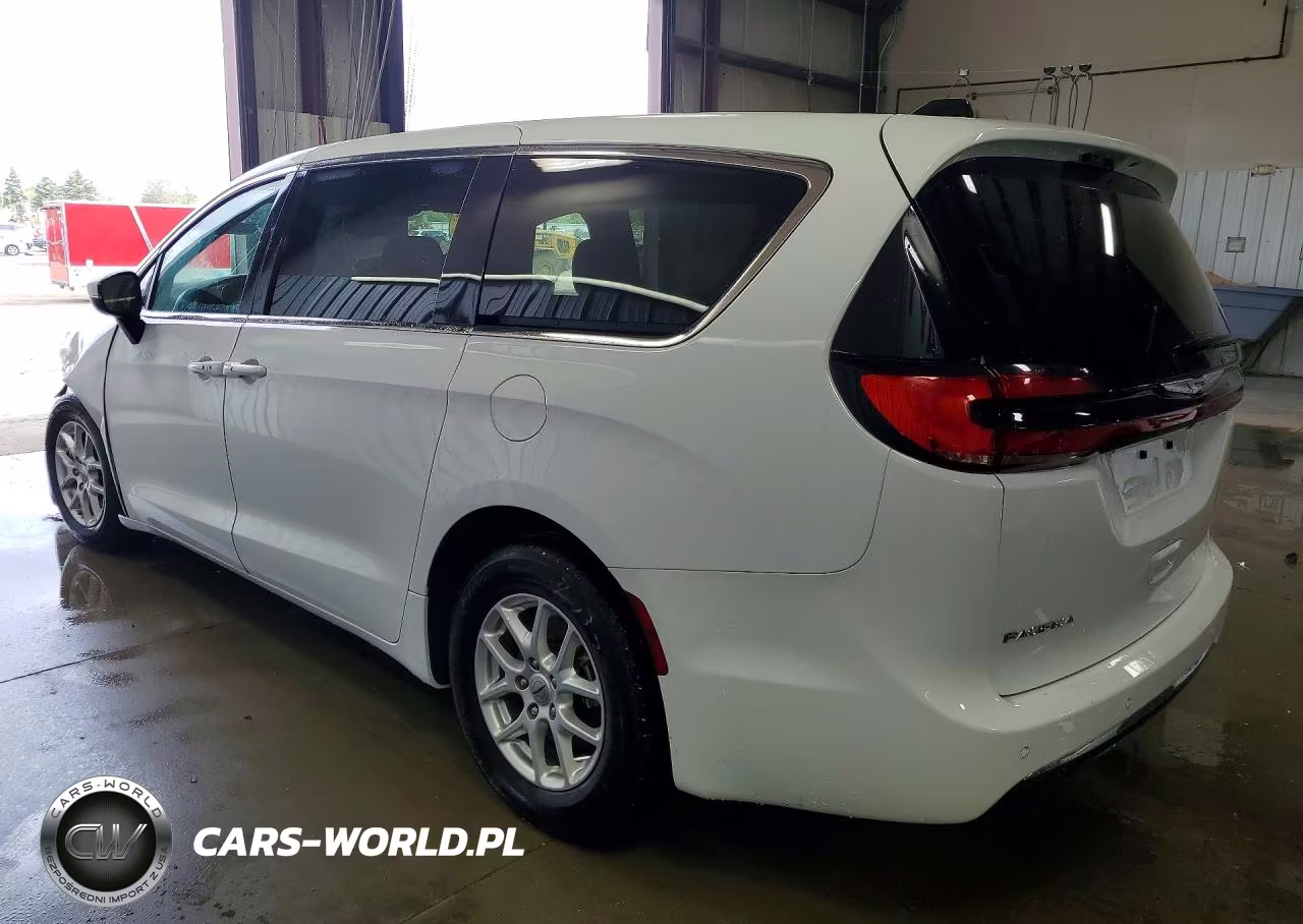 2023 Chrysler Pacifica Touring L VIN:2C4RC1BG5PR553208 - 2