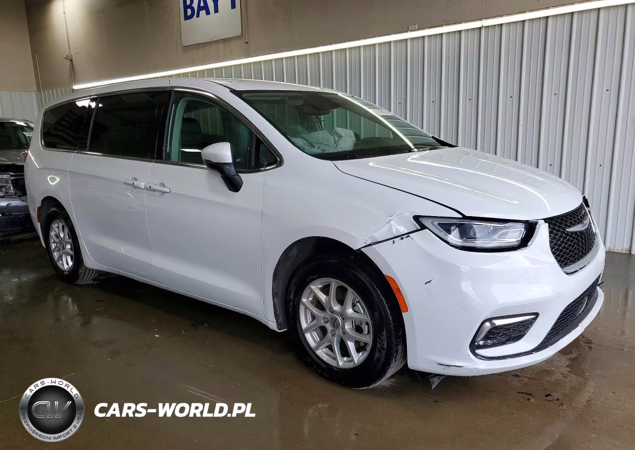 2023 Chrysler Pacifica Touring L VIN:2C4RC1BG5PR553208 - 4