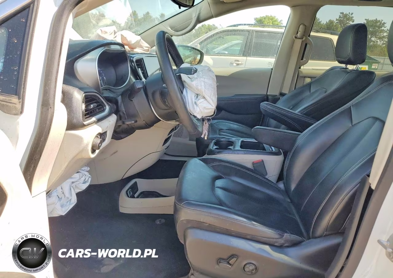 2023 Chrysler Pacifica Touring L VIN:2C4RC1BG5PR553208 - 7