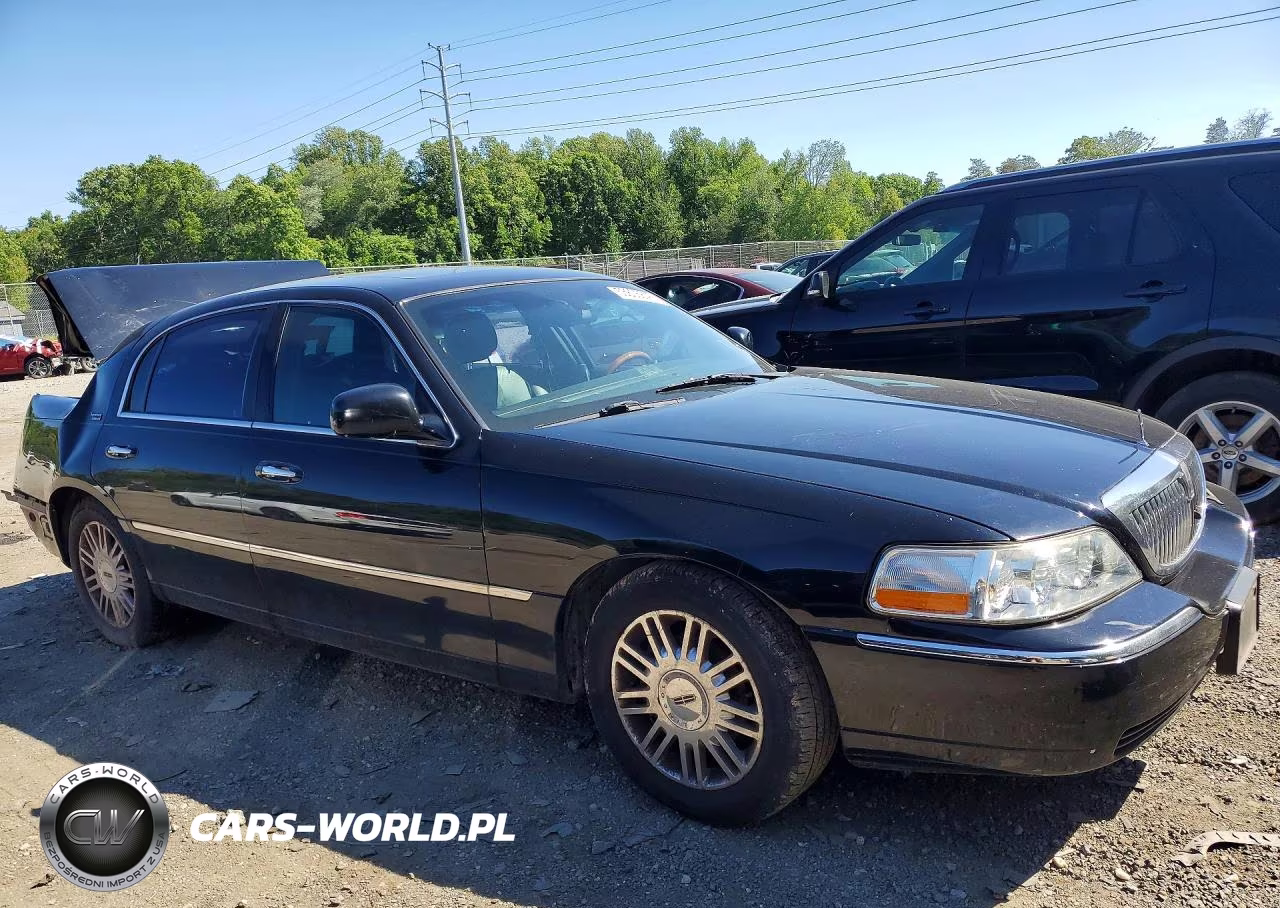 2003 Lincoln Town Car Signature VIN:1LNHM82W73Y608414 - 4