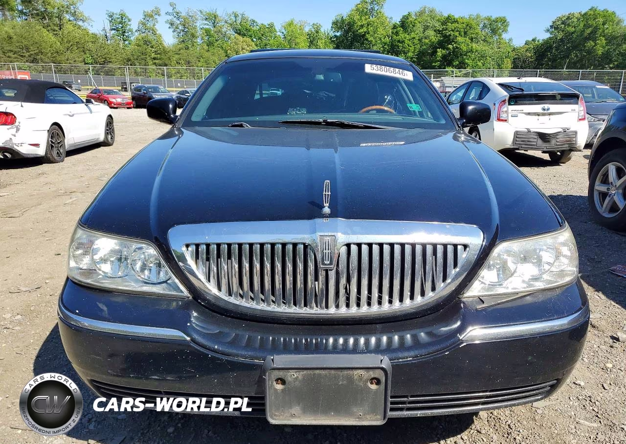 2003 Lincoln Town Car Signature VIN:1LNHM82W73Y608414 - 5