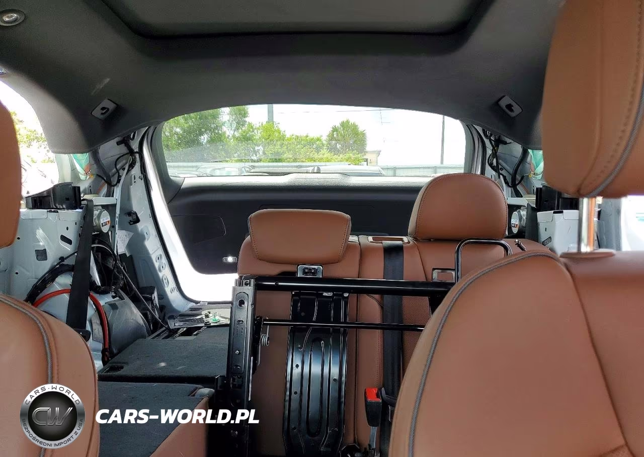 2023 Audi Q5 E Premium Plus 55 VIN:WA1E2AFY1P2067945 - 10