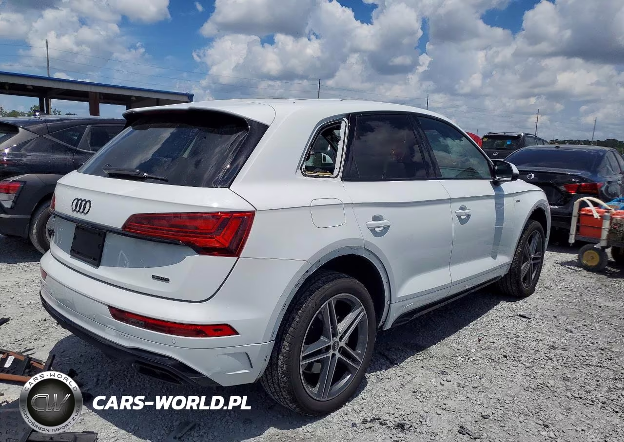 2023 Audi Q5 E Premium Plus 55 VIN:WA1E2AFY1P2067945 - 3