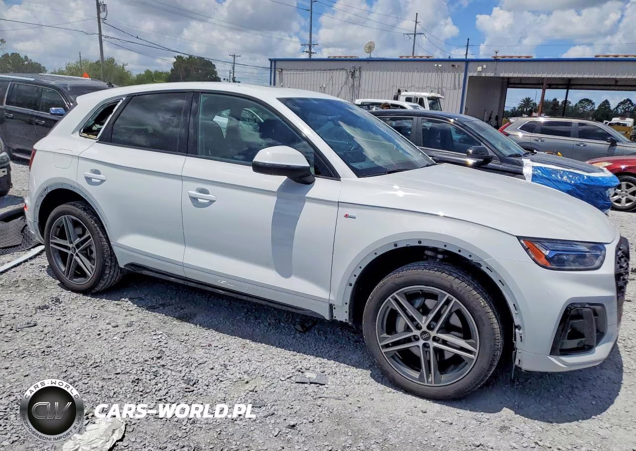 2023 Audi Q5 E Premium Plus 55 VIN:WA1E2AFY1P2067945 - 4