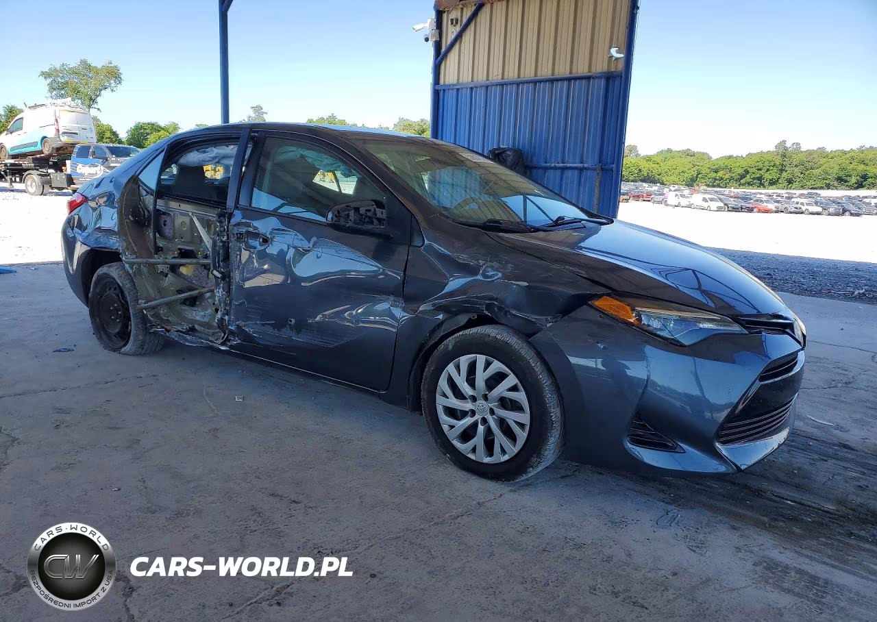 2018 Toyota Corolla Le VIN:5YFBURHE2JP851886 - 4