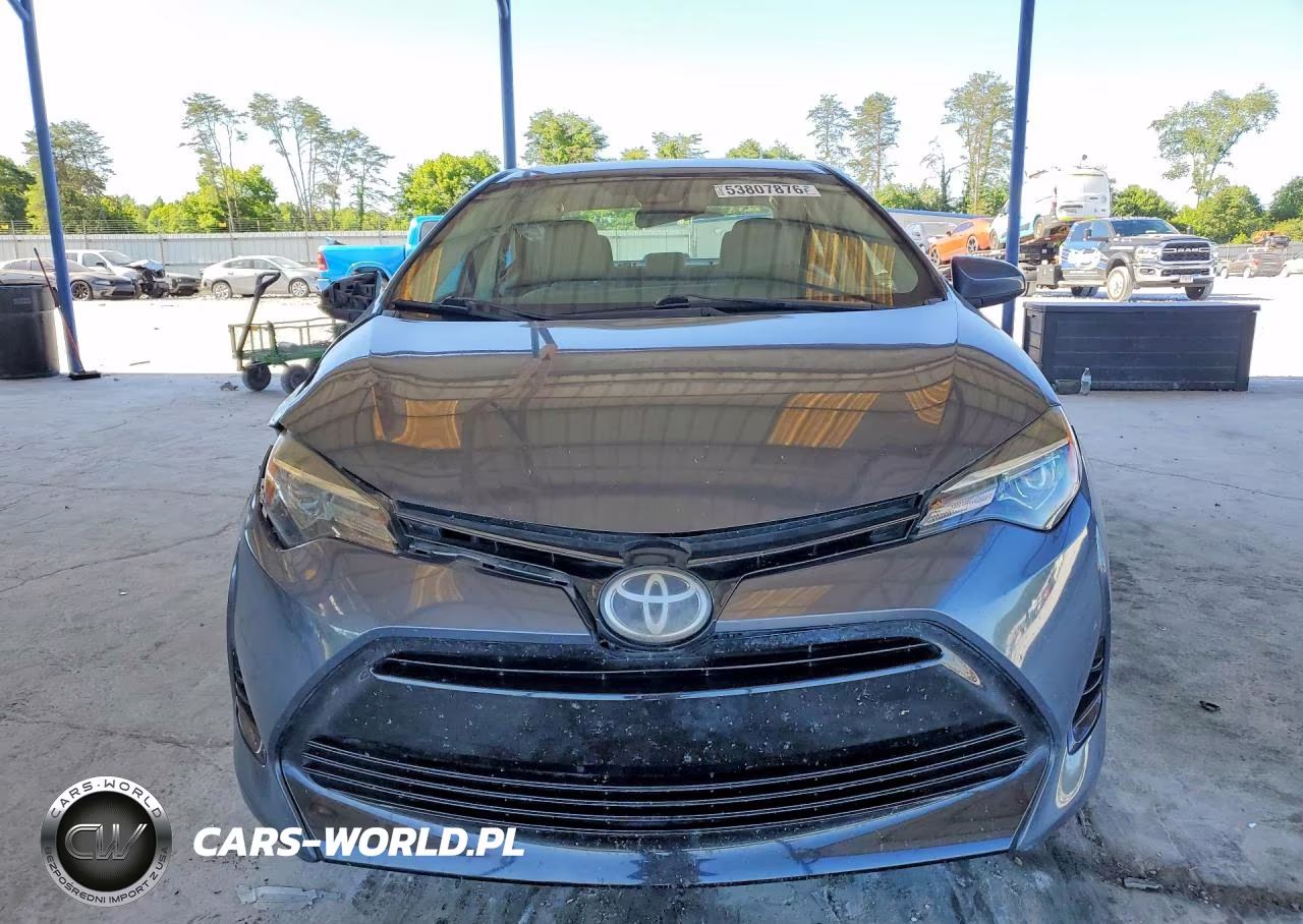 2018 Toyota Corolla Le VIN:5YFBURHE2JP851886 - 5