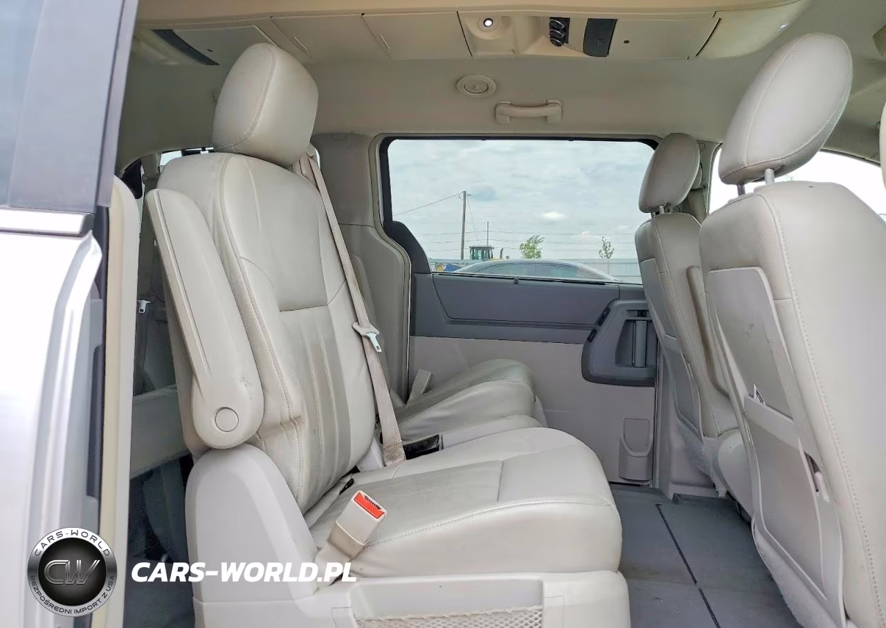 2008 Chrysler Town & Country Touring VIN:2A8HR54P08R661888 - 11