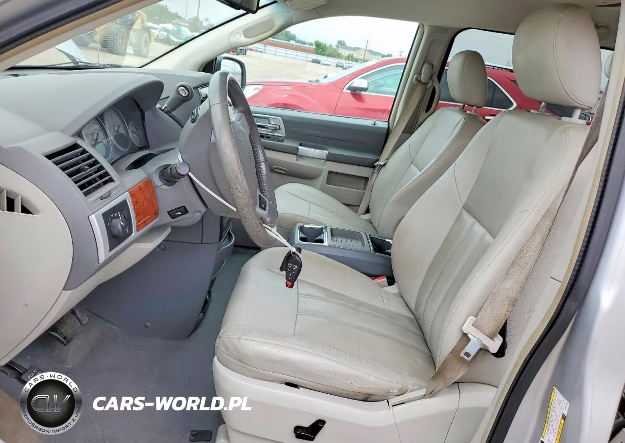 2008 Chrysler Town & Country Touring VIN:2A8HR54P08R661888 - 7