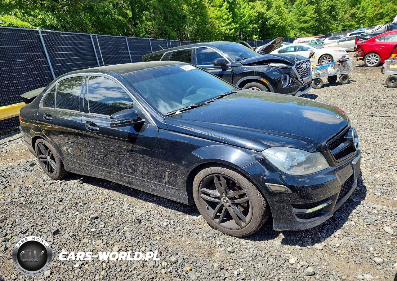 2012 Mercedes-Benz C 300 4Matic VIN:WDDGF8BB0CA722356 - 4