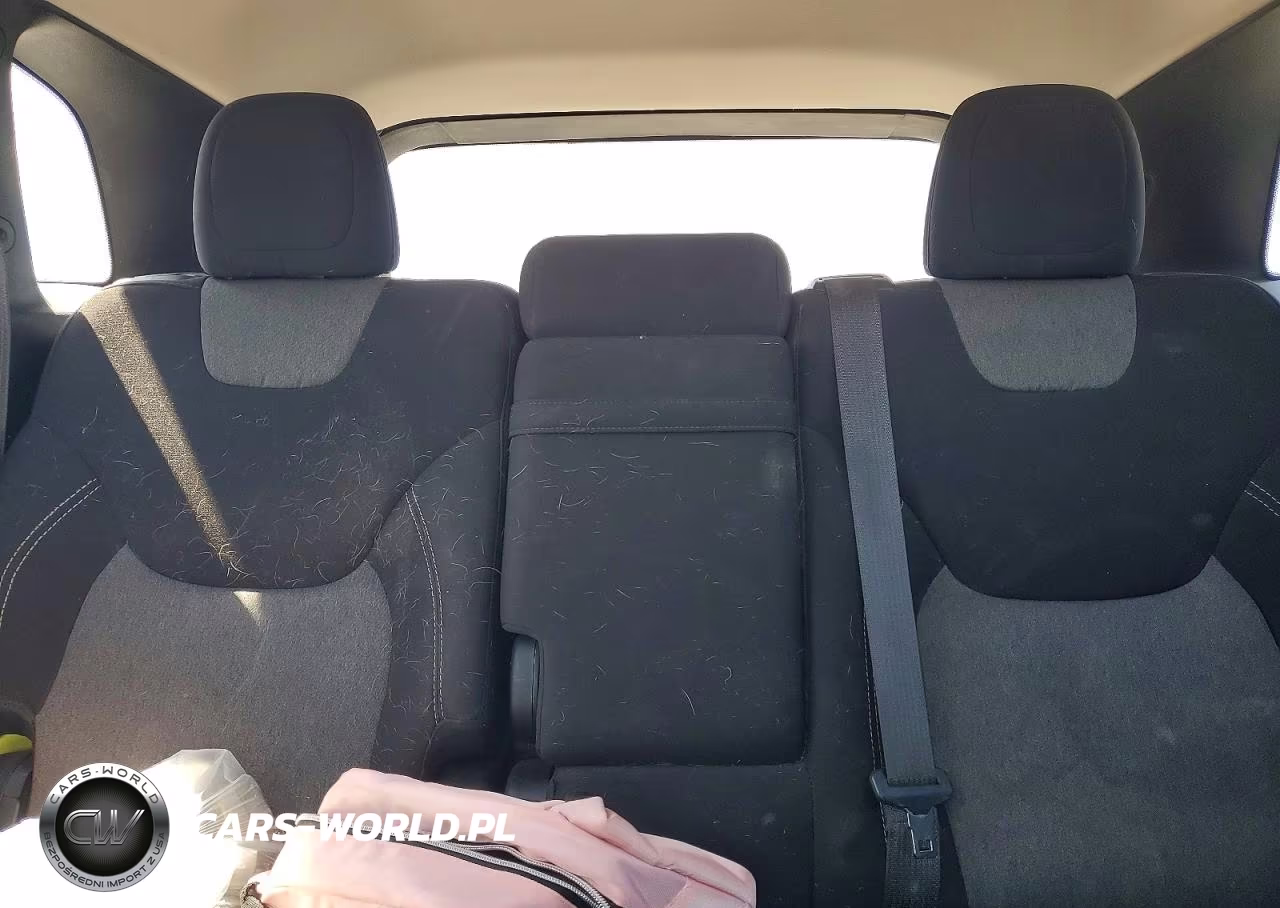 2018 Jeep Cherokee Latitude VIN:1C4PJLCB9JD576786 - 10