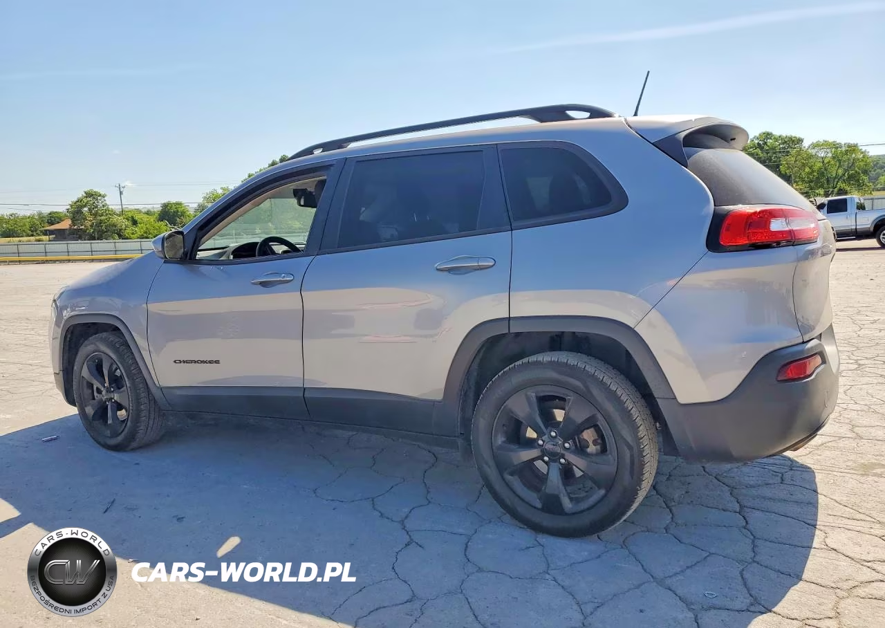 2018 Jeep Cherokee Latitude VIN:1C4PJLCB9JD576786 - 2