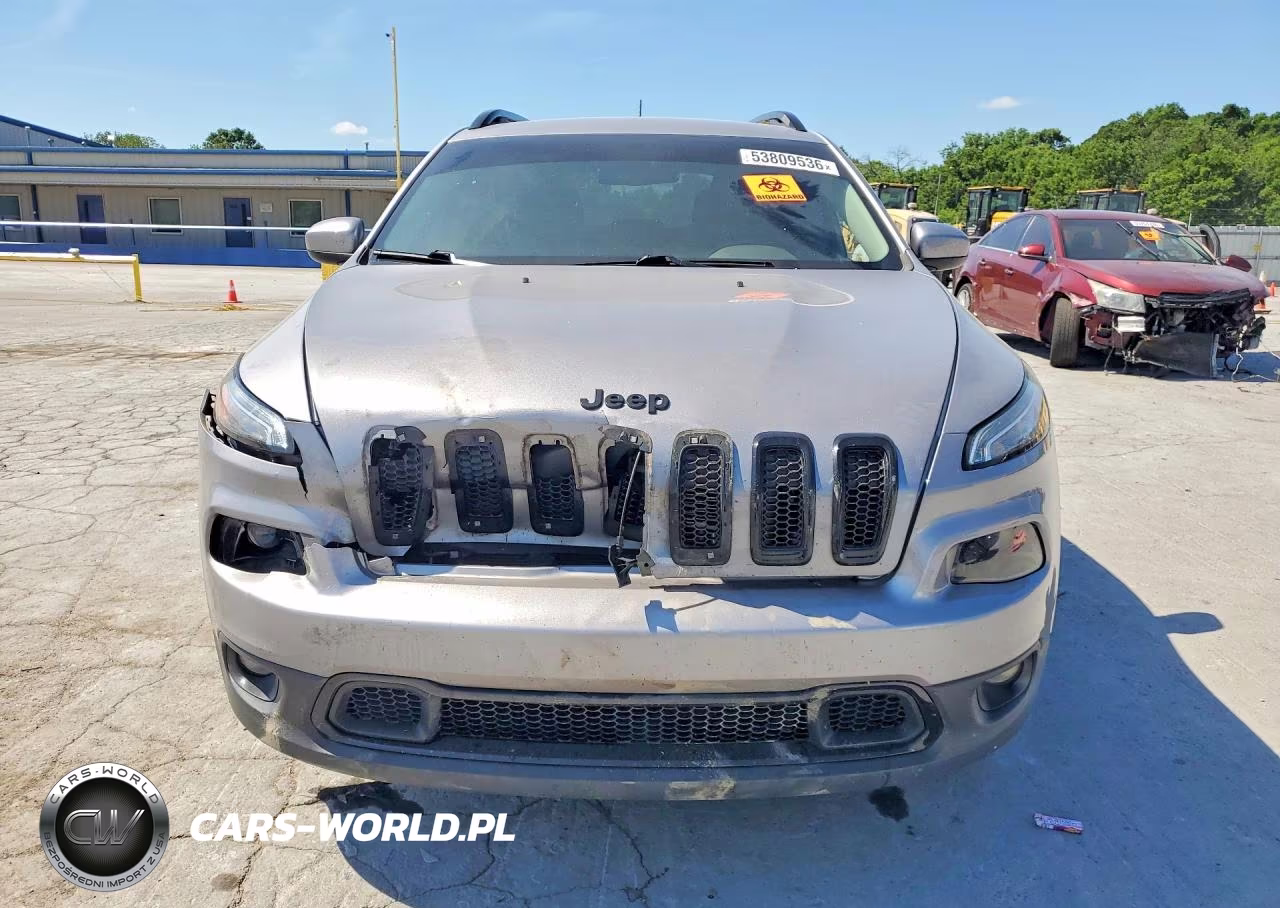 2018 Jeep Cherokee Latitude VIN:1C4PJLCB9JD576786 - 5