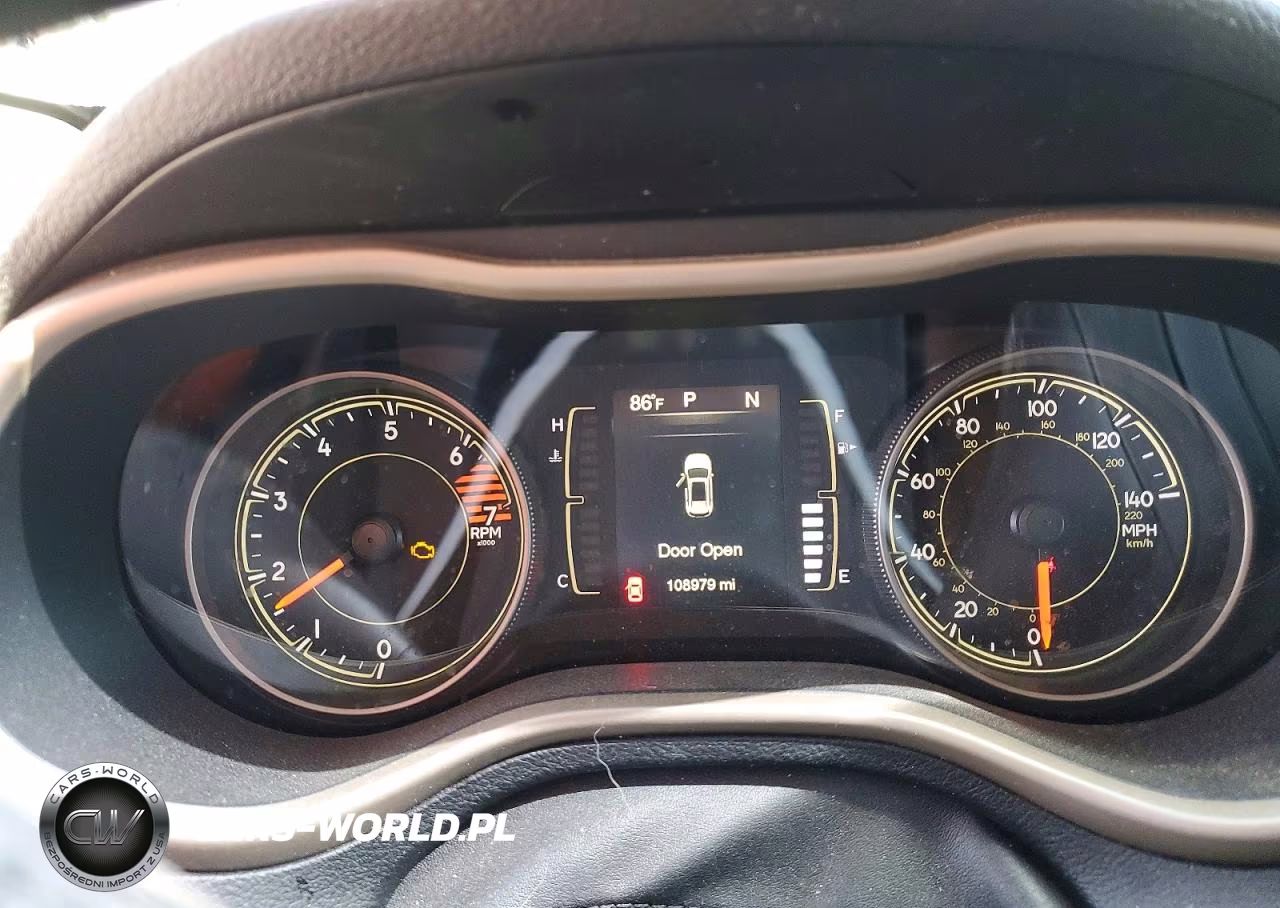 2018 Jeep Cherokee Latitude VIN:1C4PJLCB9JD576786 - 9