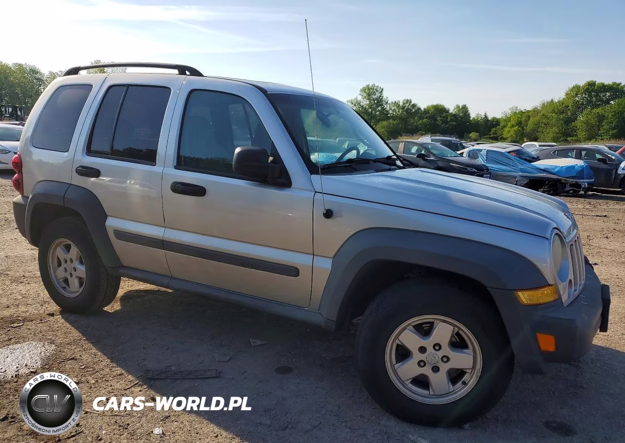 2007 Jeep Liberty Sport VIN:1J4GL48K17W717138 - 4