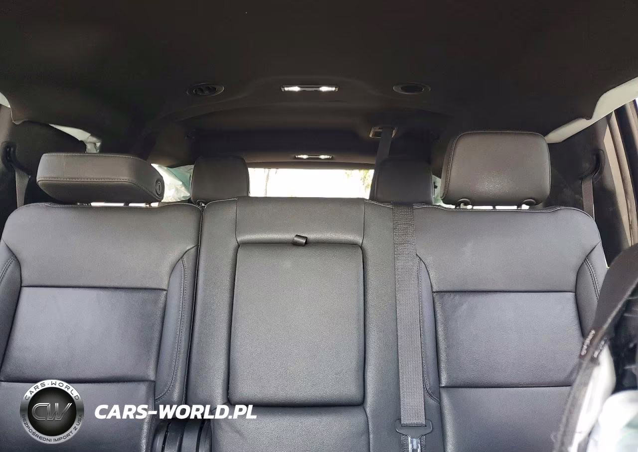 2022 Chevrolet Suburban VIN:1GNSCCKD9NR356443 - 10