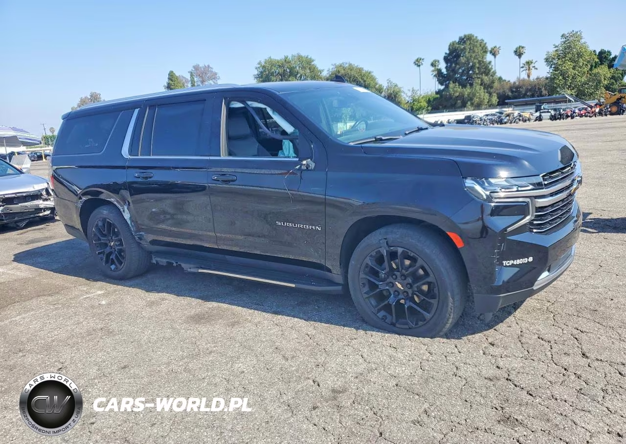 2022 Chevrolet Suburban VIN:1GNSCCKD9NR356443 - 4