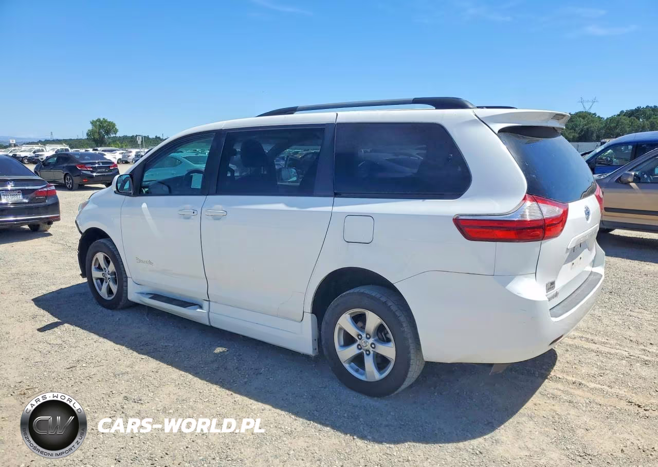 2016 Toyota Sienna Le VIN:5TDKK3DC7GS745652 - 2