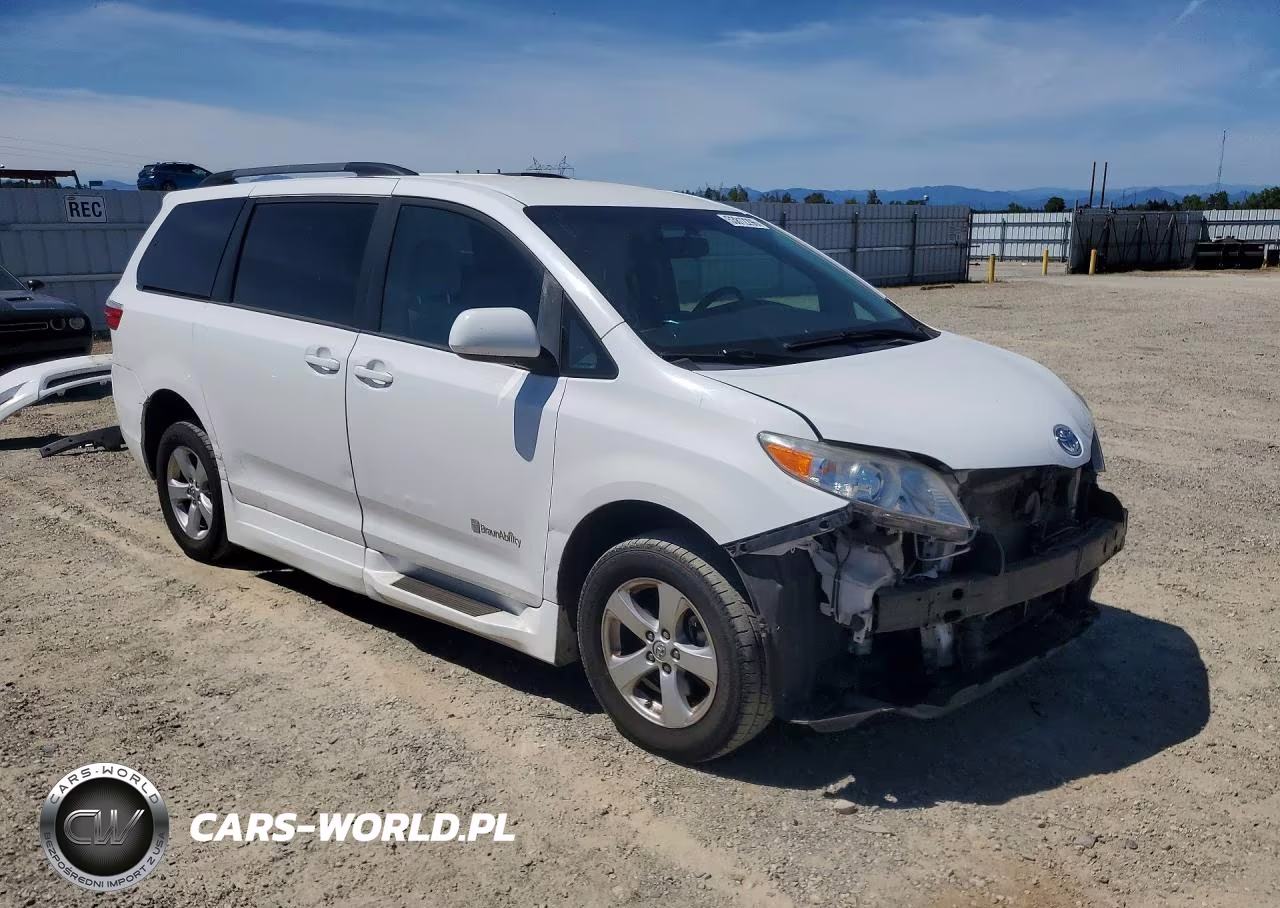 2016 Toyota Sienna Le VIN:5TDKK3DC7GS745652 - 4