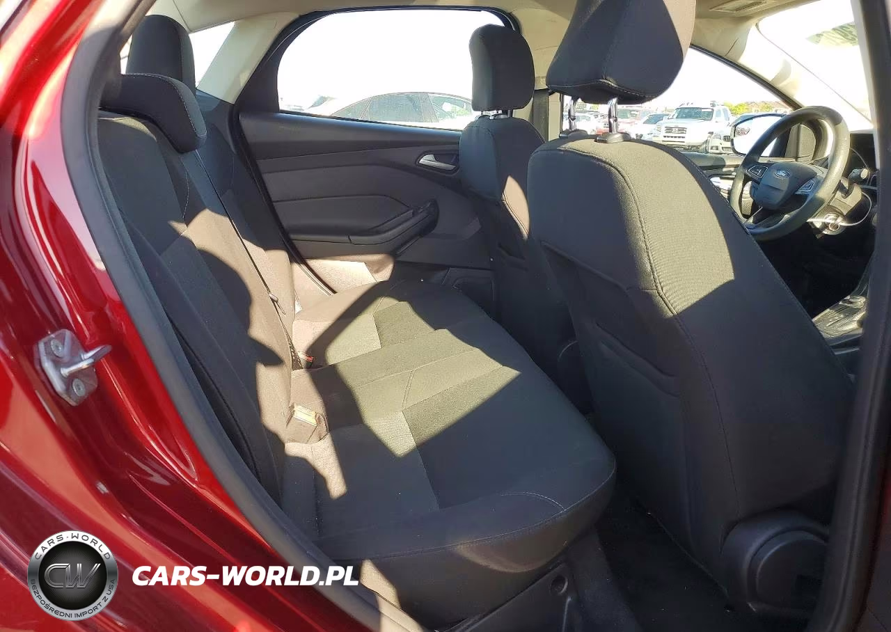 2015 Ford Focus Se VIN:1FADP3F28FL270842 - 10