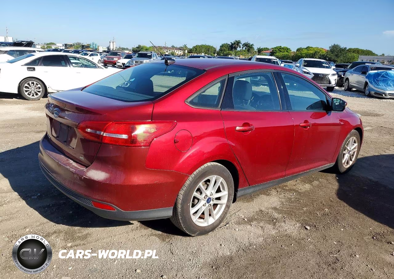 2015 Ford Focus Se VIN:1FADP3F28FL270842 - 3