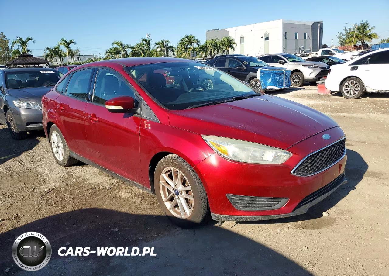 2015 Ford Focus Se VIN:1FADP3F28FL270842 - 4