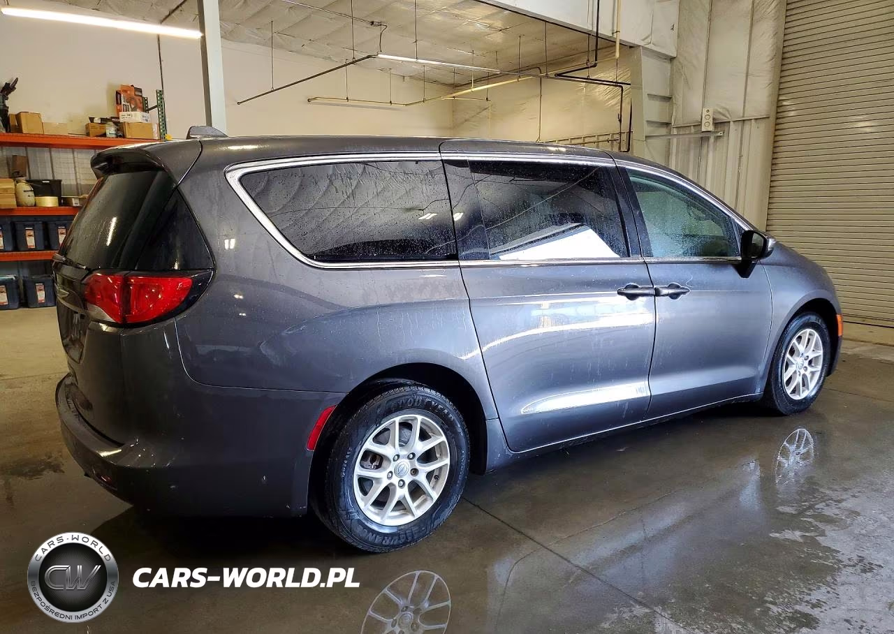 2017 Chrysler Pacifica Lx VIN:2C4RC1CG0HR815958 - 3