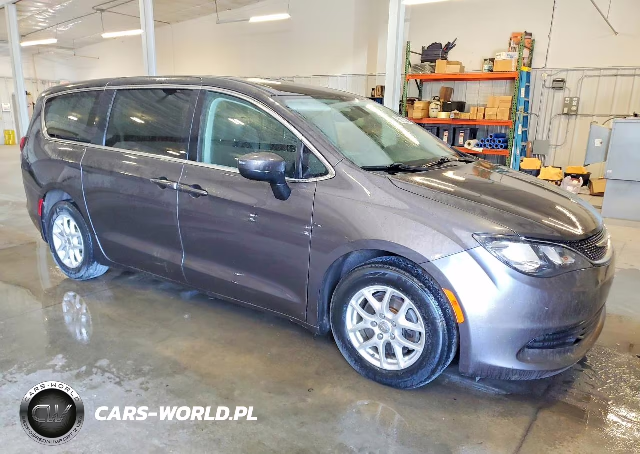 2017 Chrysler Pacifica Lx VIN:2C4RC1CG0HR815958 - 4