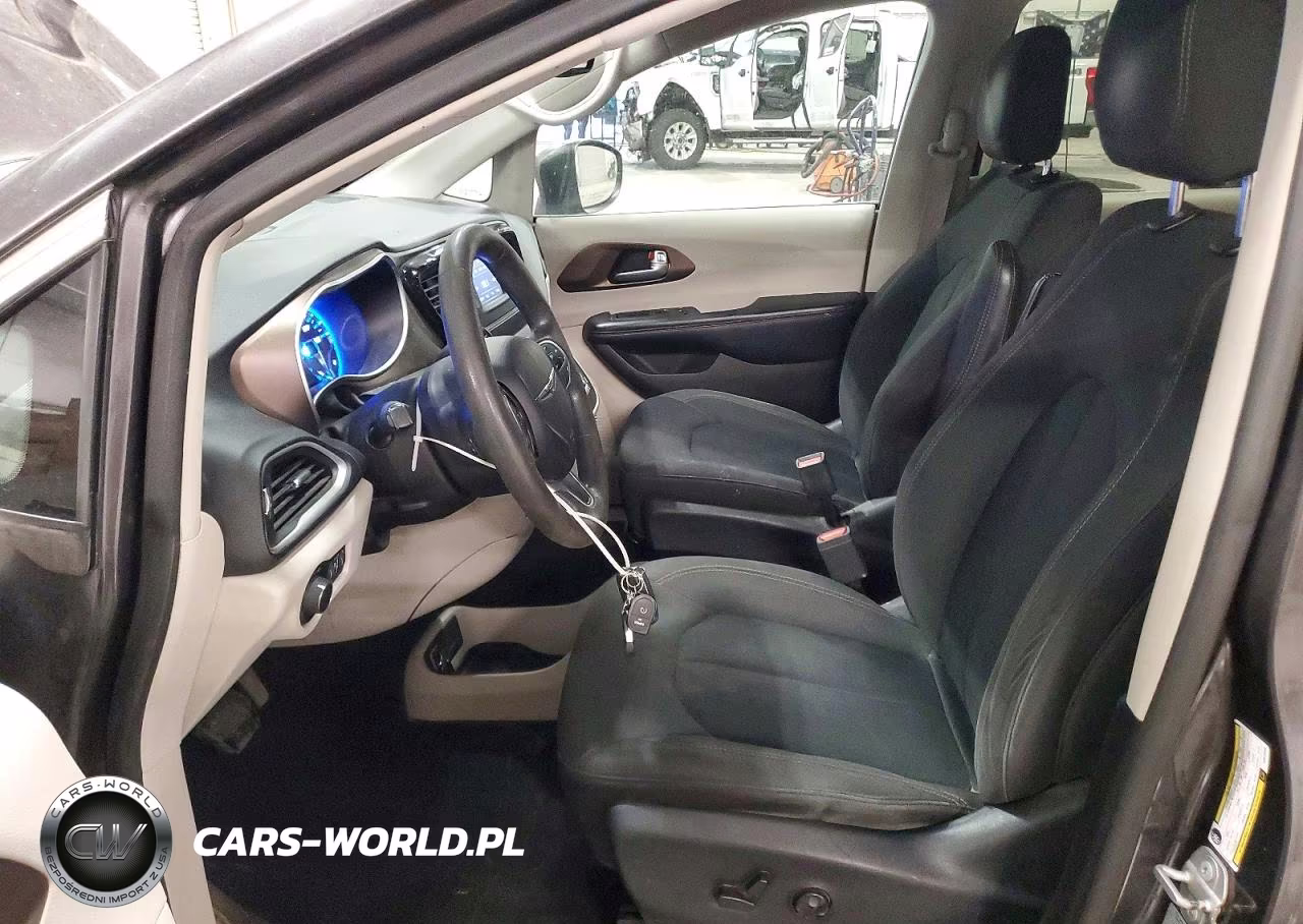 2017 Chrysler Pacifica Lx VIN:2C4RC1CG0HR815958 - 7