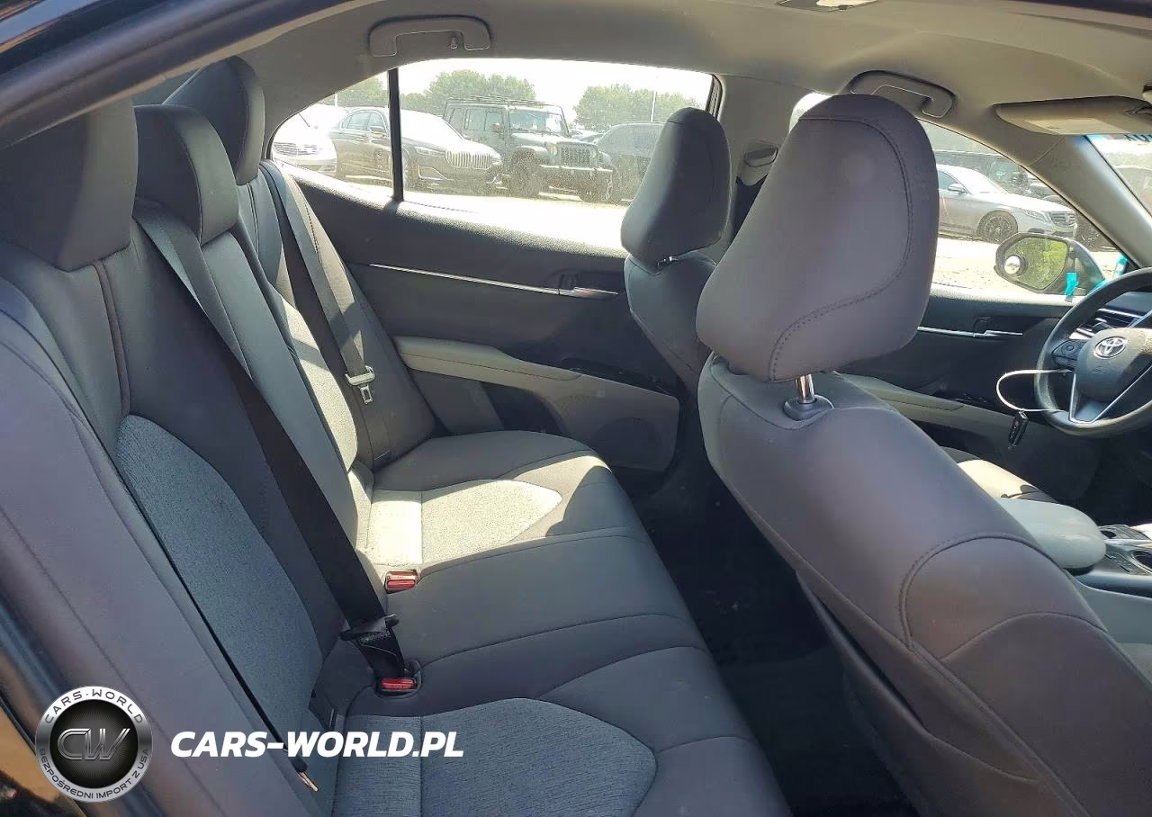 2018 Toyota Camry Le VIN:4T1B31HK7JU508242 - 10