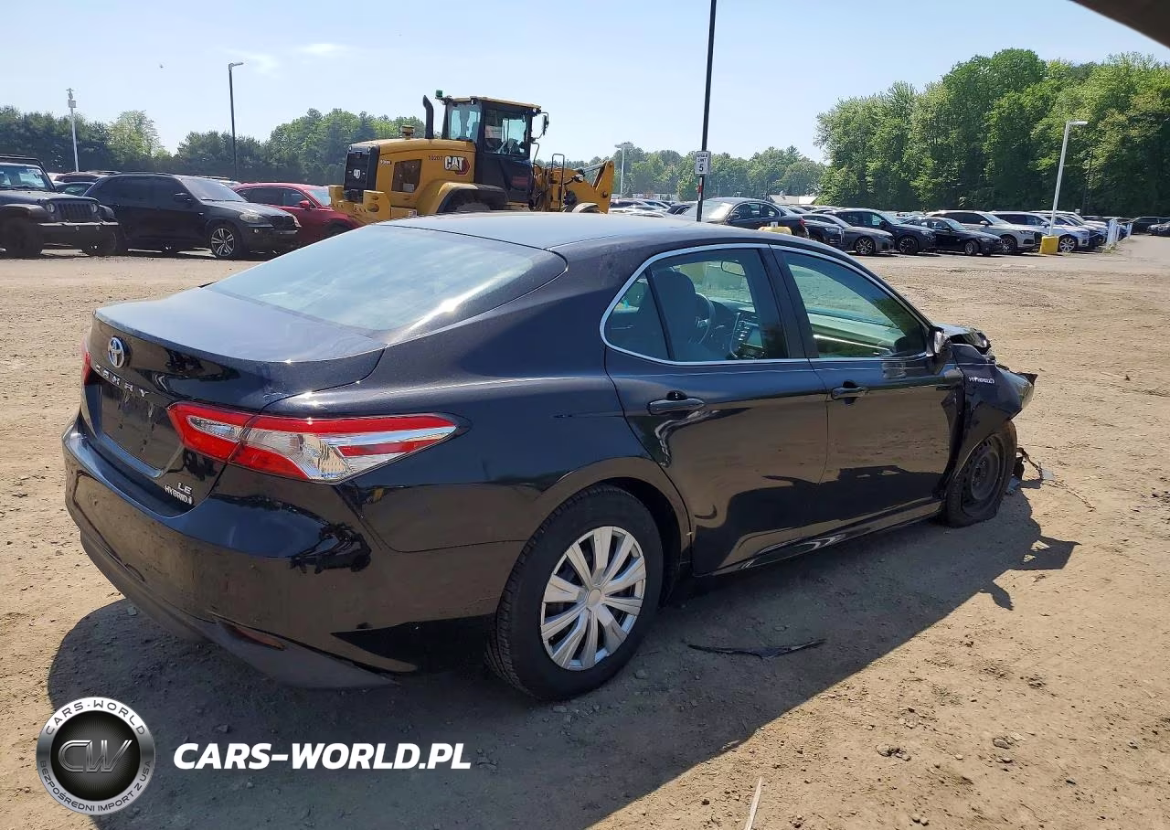 2018 Toyota Camry Le VIN:4T1B31HK7JU508242 - 3