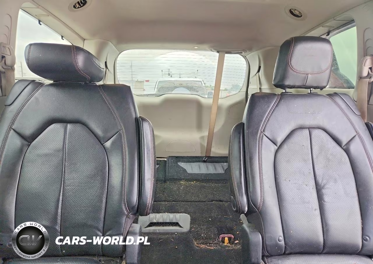 2020 Chrysler Pacifica Touring L VIN:2C4RC1BG4LR123485 - 10