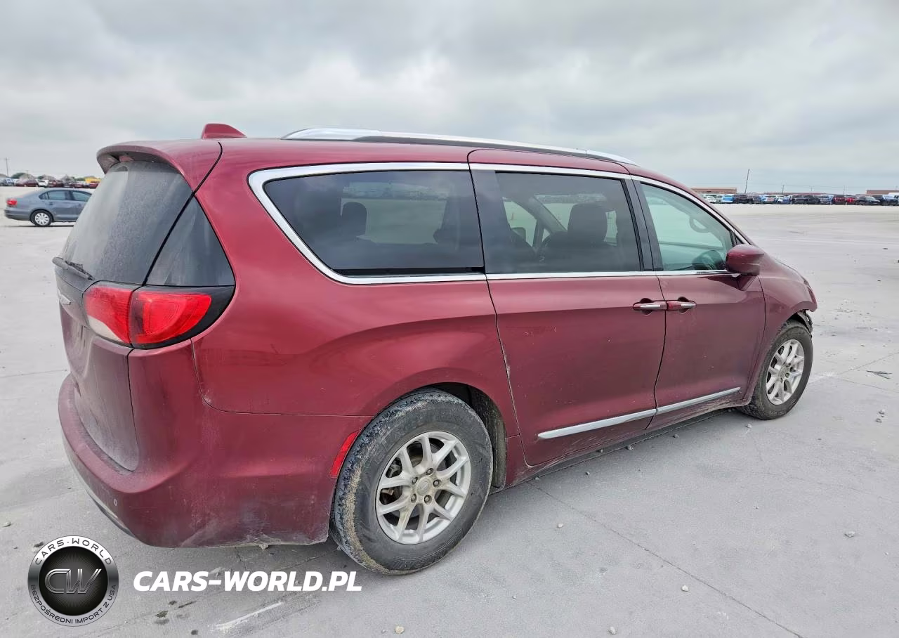 2020 Chrysler Pacifica Touring L VIN:2C4RC1BG4LR123485 - 3