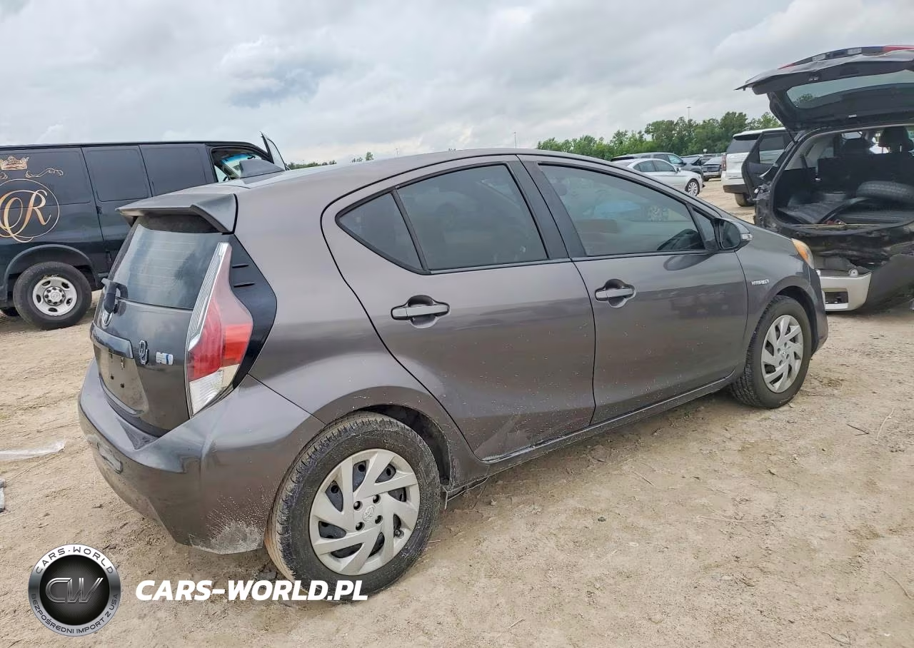 2015 Toyota Prius C One VIN:JTDKDTB33F1583074 - 3