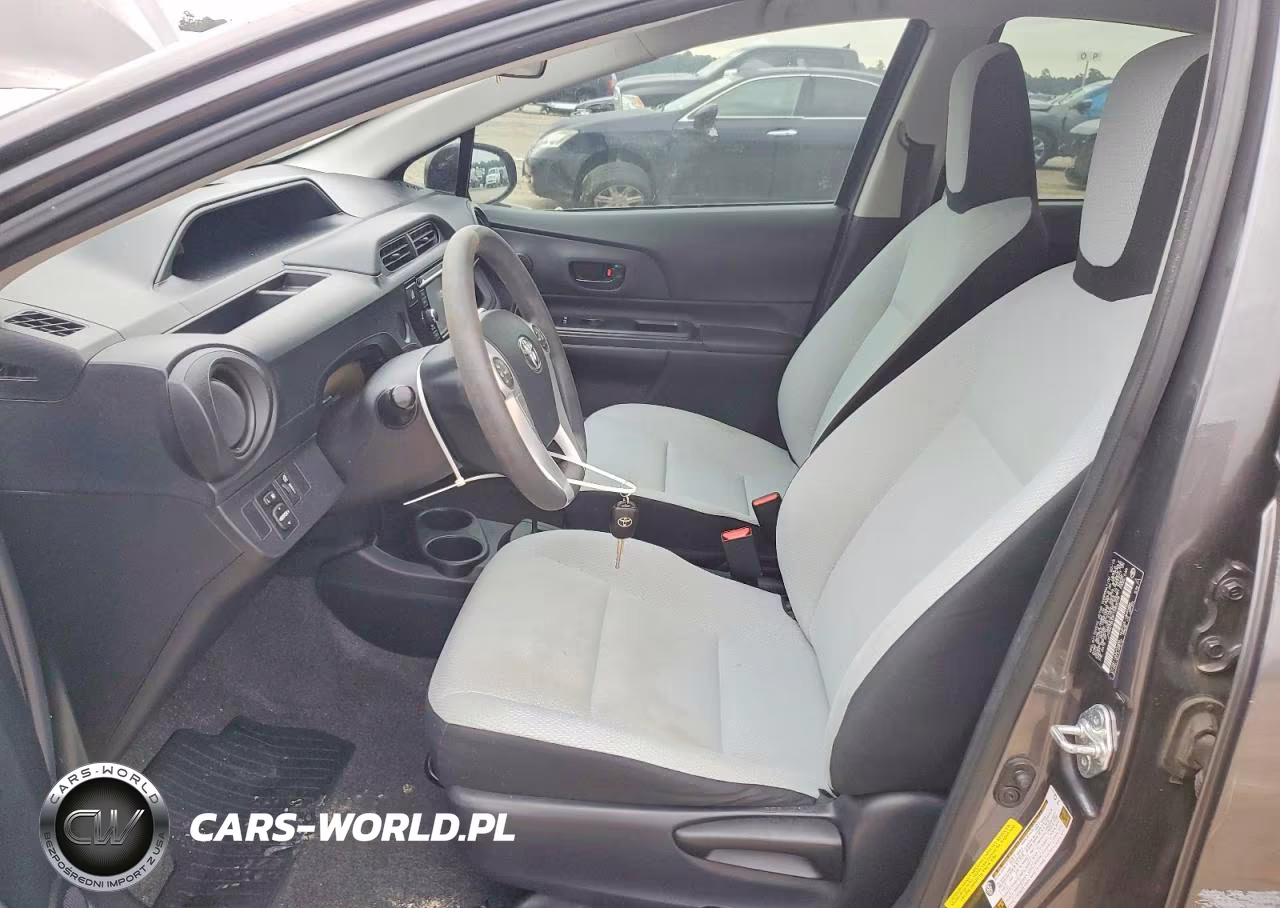 2015 Toyota Prius C One VIN:JTDKDTB33F1583074 - 7