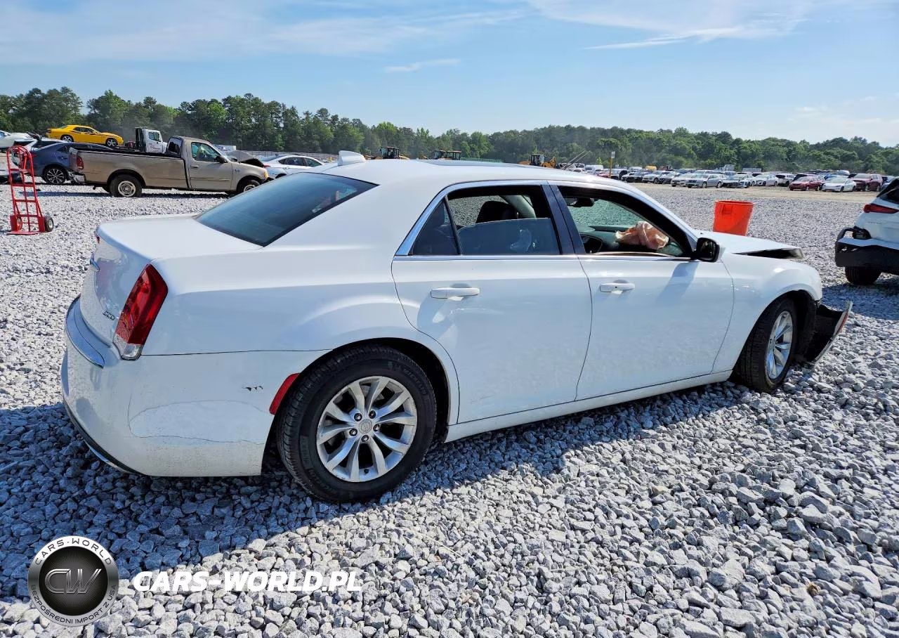 2015 Chrysler 300 Limited VIN:2C3CCAAG1FH749209 - 3
