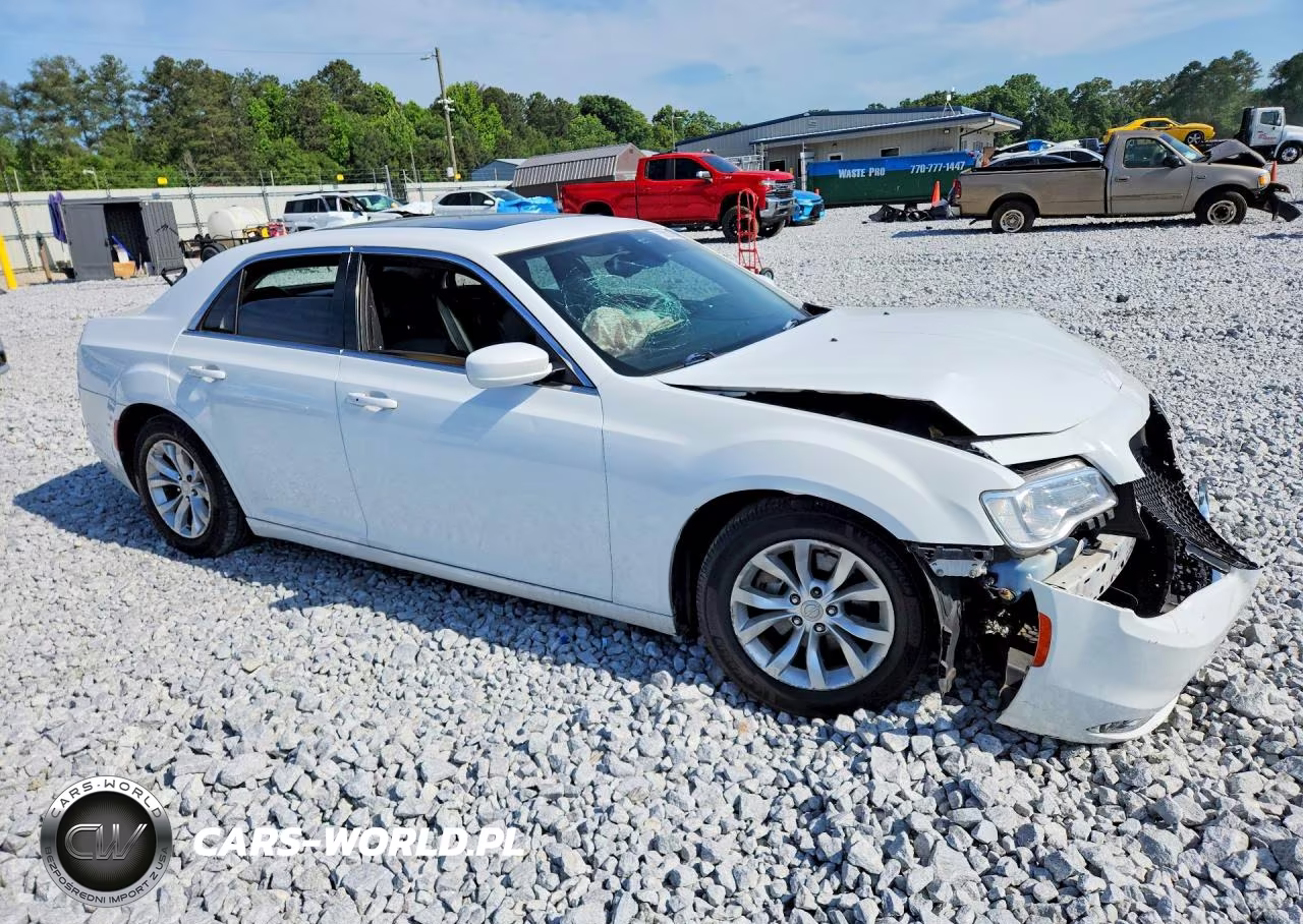 2015 Chrysler 300 Limited VIN:2C3CCAAG1FH749209 - 4