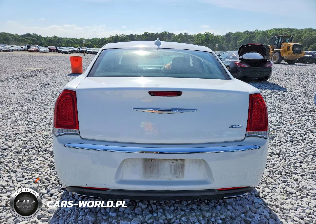 2015 Chrysler 300 Limited VIN:2C3CCAAG1FH749209 - 6