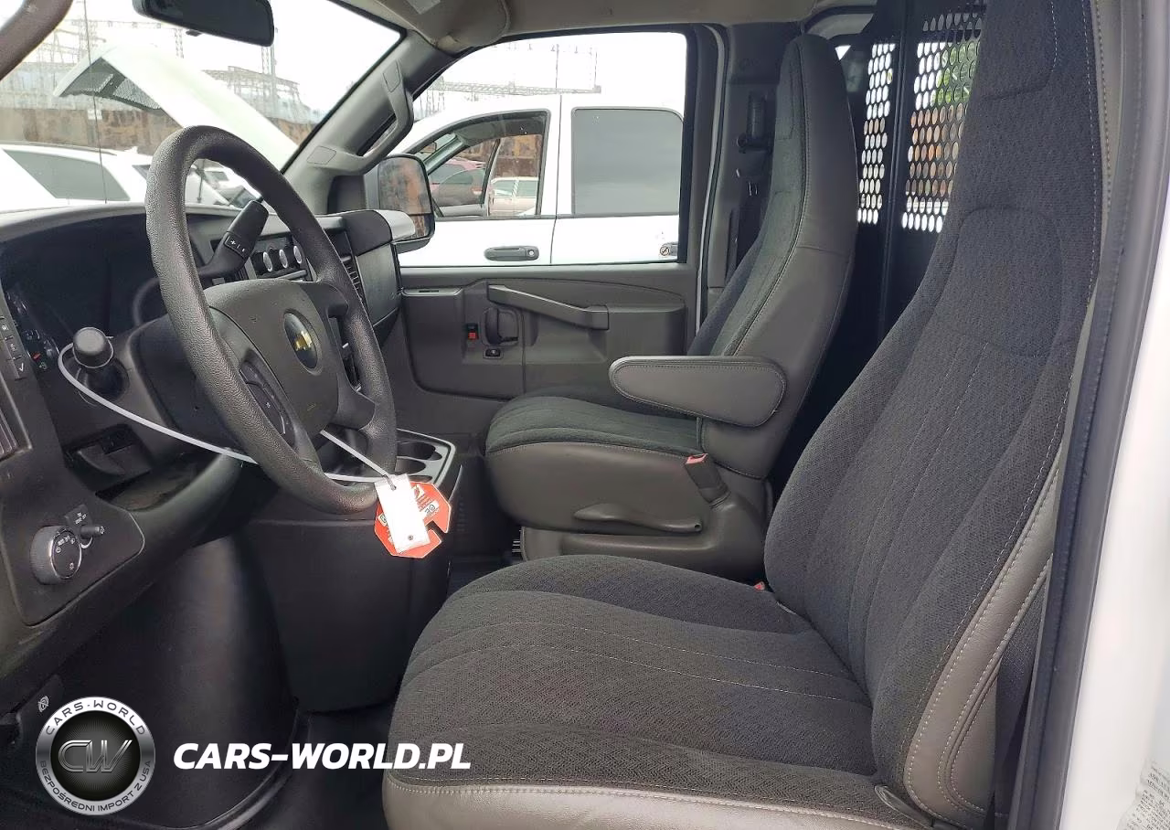 2024 Chevrolet Express G2500 VIN:1GCWGAFP8R1188760 - 7